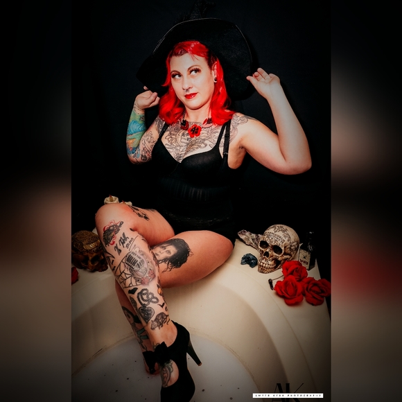 The Pinup Posher! The Handmade Closet Maker! - Picture 5 of 9